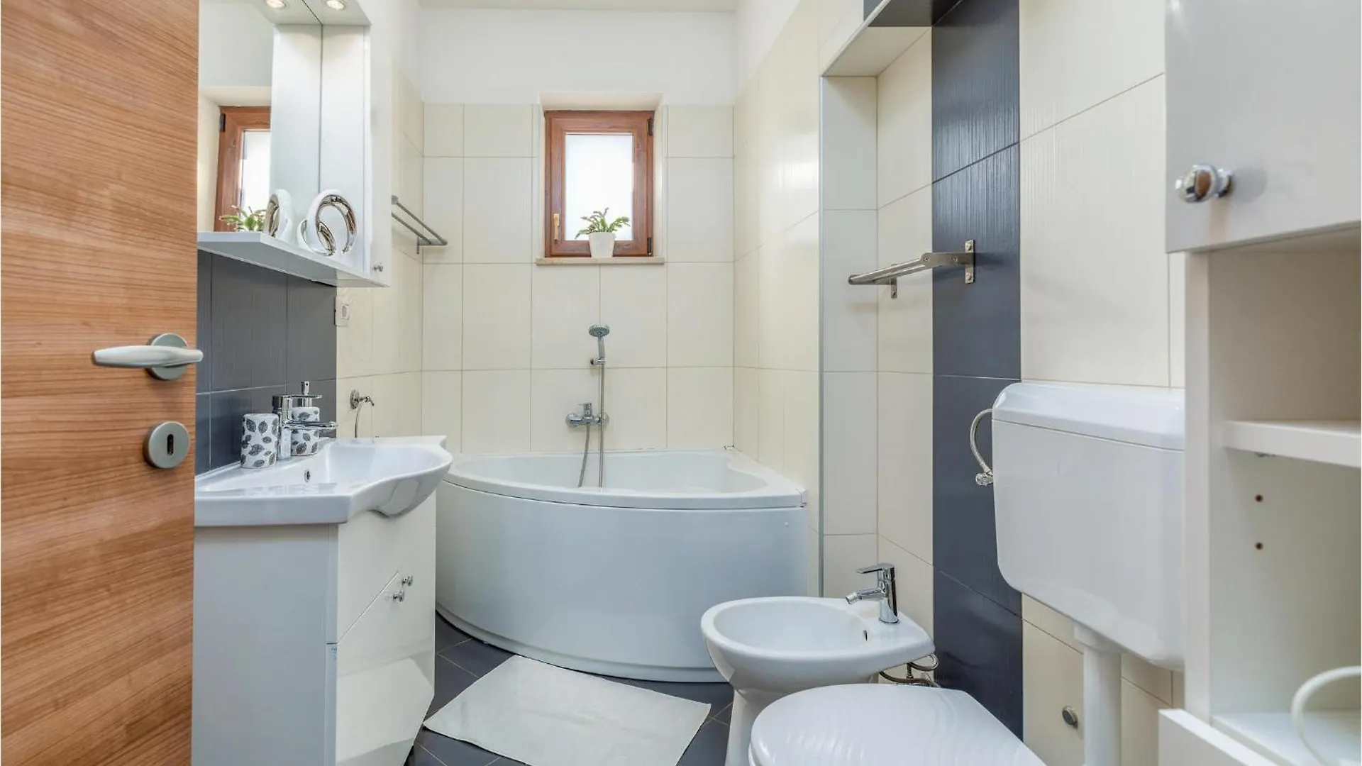 3 Bedroom Cozy Home In Svetvincenat