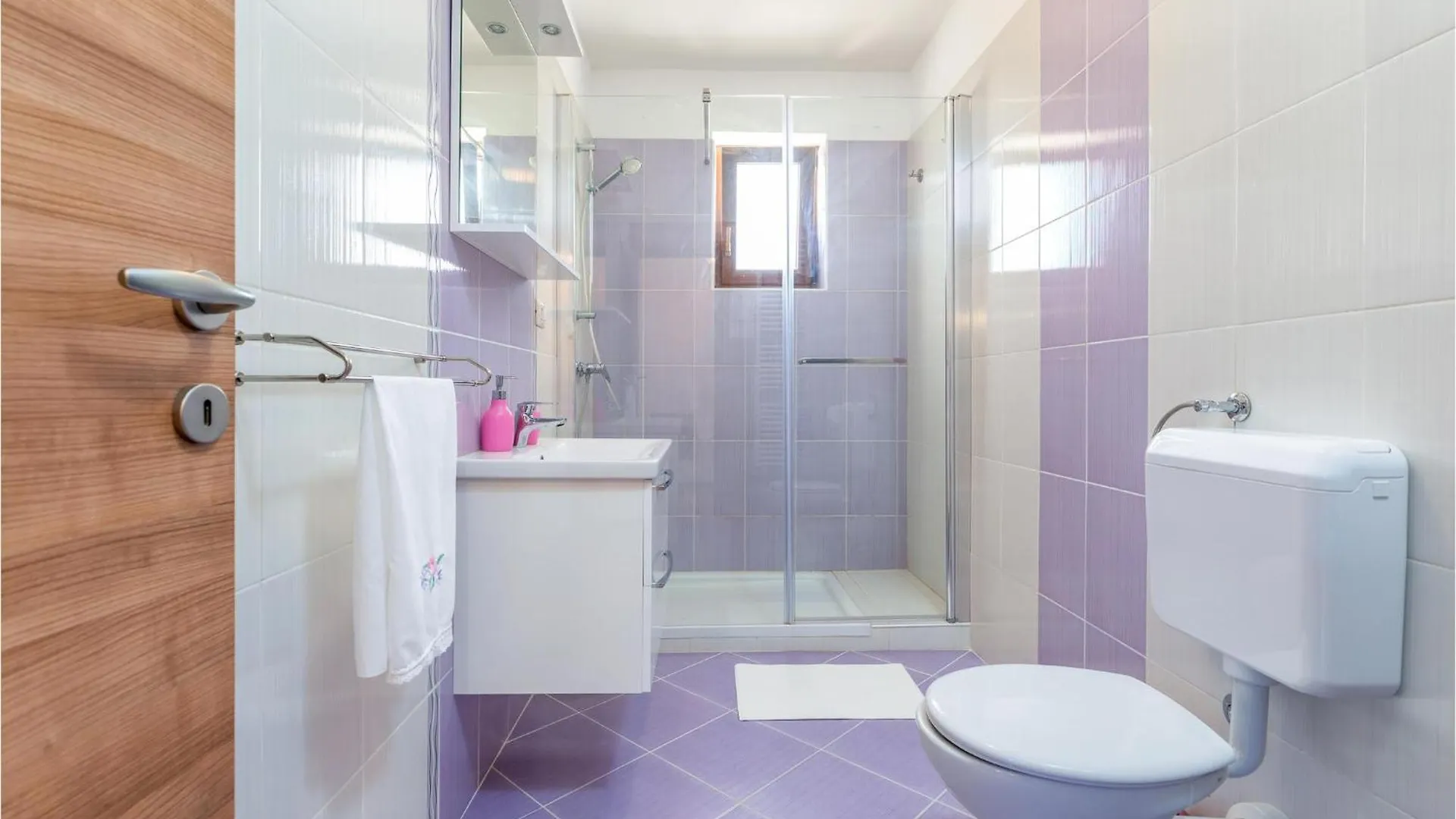 3 Bedroom Cozy Home In Svetvincenat Croatia
