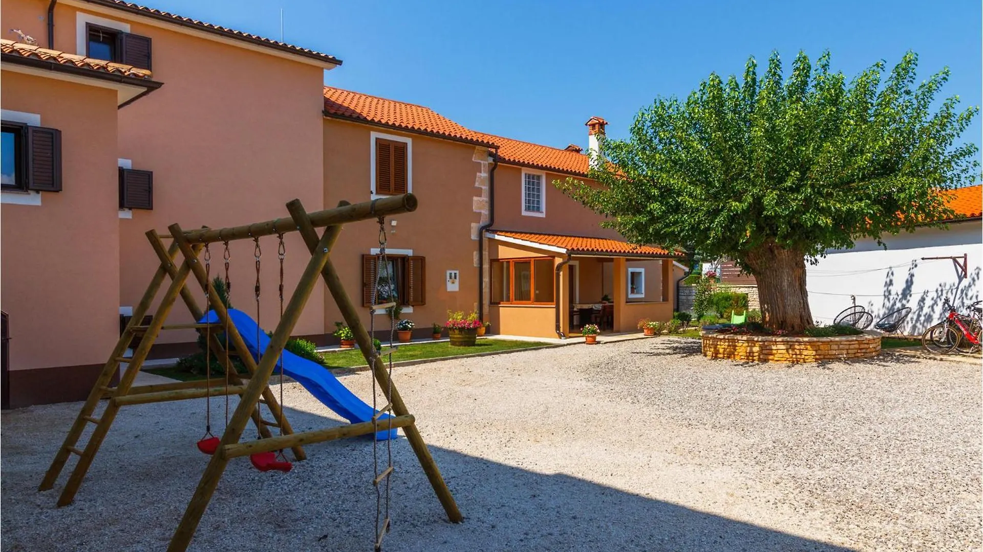 3 Bedroom Cozy Home In Svetvincenat Holiday home