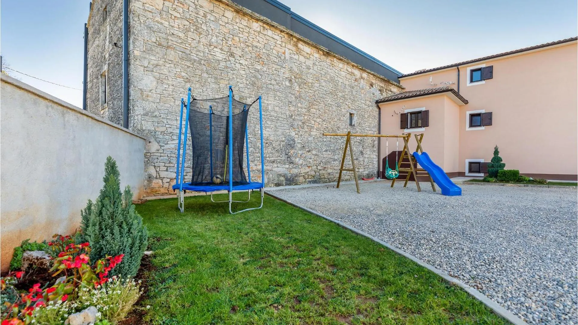 3 Bedroom Cozy Home In Svetvincenat